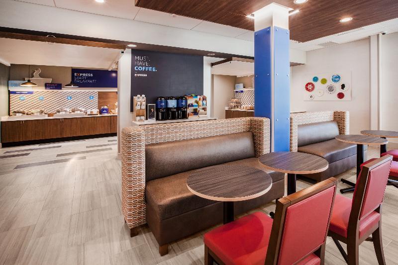 Holiday Inn Express & Suites - Fayetteville South By Ihg Eksteriør bilde