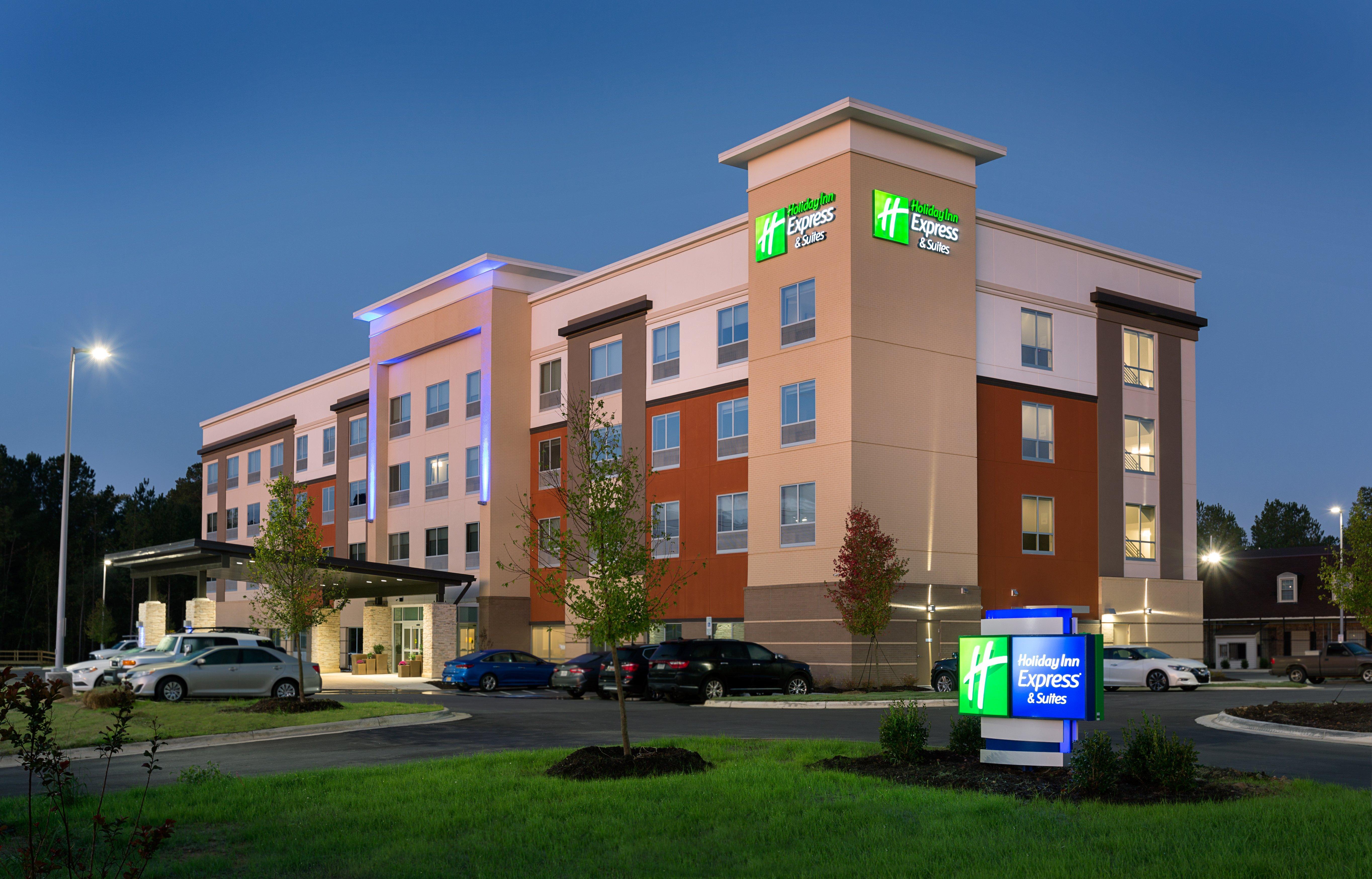 Holiday Inn Express & Suites - Fayetteville South By Ihg Eksteriør bilde