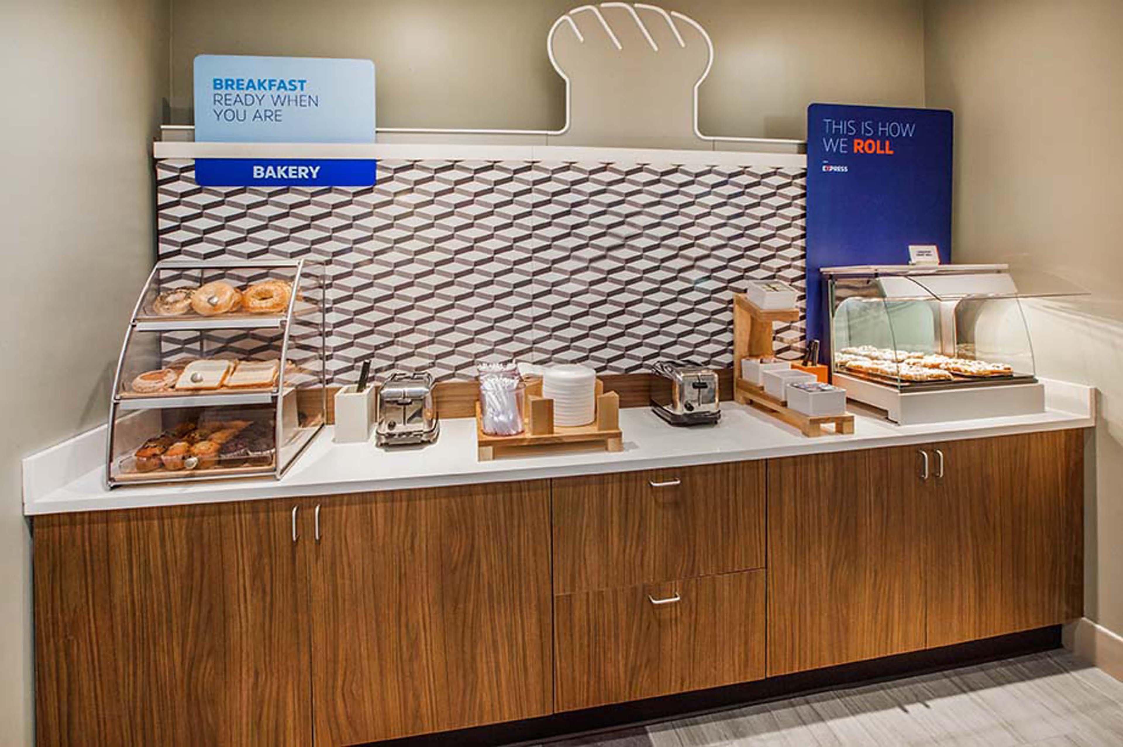 Holiday Inn Express & Suites - Fayetteville South By Ihg Eksteriør bilde