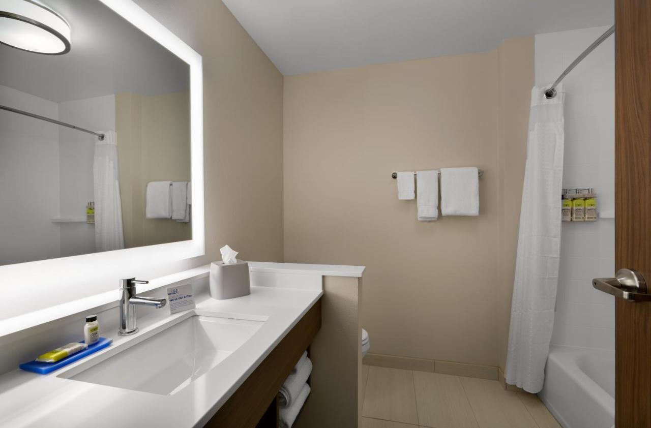 Holiday Inn Express & Suites - Fayetteville South By Ihg Eksteriør bilde